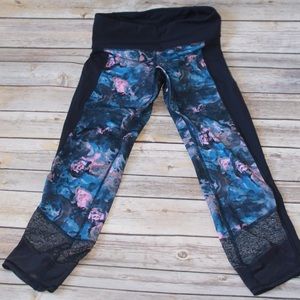 Gorgeous Lululemon Pattern Crop Leggings!
